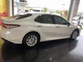 Cần bán xe Toyota Camry 2.0G đời 2019, màu trắng, nhập khẩu nguyên chiếc