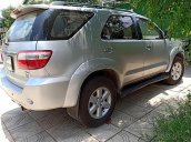 Cần bán lại xe Toyota Fortuner 2011, màu bạc