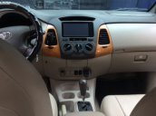 Cần bán xe Toyota Innova 2.0 AT năm 2010, màu bạc xe gia đình