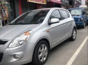 Cần bán Hyundai i20 đời 2012, màu bạc, nhập khẩu xe gia đình