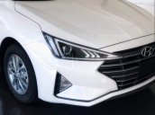 Cần bán xe Hyundai Elantra đời 2019, màu trắng