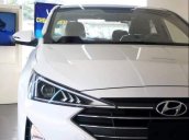 Cần bán xe Hyundai Elantra đời 2019, màu trắng