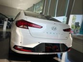 Cần bán xe Hyundai Elantra đời 2019, màu trắng
