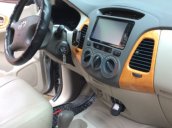 Cần bán xe Toyota Innova 2.0 AT năm 2010, màu bạc xe gia đình