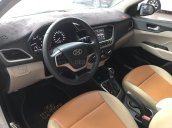 Bán Hyundai Accent 1.4AT màu trắng, số tự độn, g sản xuất 2018, bản tiêu chuẩn đi 16000km