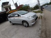 Cần bán Toyota Innova 2010, màu bạc xe gia đình