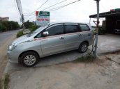 Cần bán Toyota Innova 2010, màu bạc xe gia đình