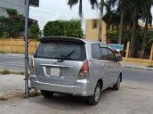 Cần bán Toyota Innova 2010, màu bạc xe gia đình