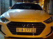 Cần bán Hyundai Elantra năm sản xuất 2018, màu trắng như mới