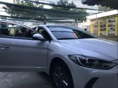 Bán Hyundai Elantra đời 2017, màu trắng xe gia đình, 580tr