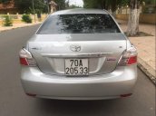 Bán Toyota Vios đời 2011, màu bạc số sàn, máy êm