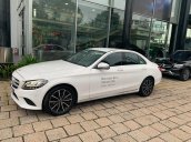 Bán xe Mercedes C200 Facelift màu trắng 2019, chính hãng giá tốt, trả trước 450 triệu nhận xe ngay