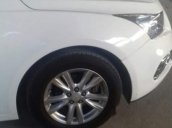 Cần bán Chevrolet Cruze đời 2017, màu trắng xe gia đình 