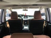 Cần bán xe Innova 2017, đăng kí tháng 1/2018, màu bạc, số sàn
