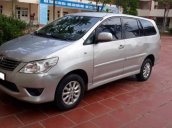 Cần bán gấp Toyota Innova E đời 2013, màu bạc còn mới, 470tr