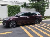 Cần bán Kia Sedona 2.2 full option xe màu đỏ, sản xuất 2016 model 2017, xe máy dầu cực kì tiết kiệm