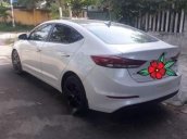 Cần bán xe Hyundai Elantra đời 2017, màu trắng, còn rất mới