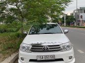 Gia đình bán Toyota Fortuner sản xuất 2012, màu trắng