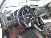 Cần bán Chevrolet Cruze LT 1.6MT 2017, màu trắng, giá 425tr