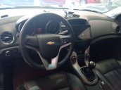 Cần bán Chevrolet Cruze LT 1.6MT 2017, màu trắng, giá 425tr