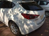 Cần bán gấp Mazda 3 HB đời 2016, màu trắng, đăng ký lần đầu 2016