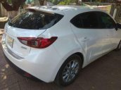 Cần bán gấp Mazda 3 HB đời 2016, màu trắng, đăng ký lần đầu 2016