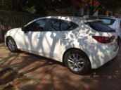 Cần bán gấp Mazda 3 HB đời 2016, màu trắng, đăng ký lần đầu 2016