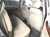 Cần bán lại xe Toyota Innova năm 2015, màu bạc số sàn