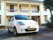 Cần bán Chevrolet Spark MT đời 2010, màu trắng, xe đẹp từ trong ra ngoài, máy móc êm