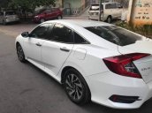 Bán ô tô Honda Civic AT năm sản xuất 2018, màu trắng, xe còn mới, không đâm đụng