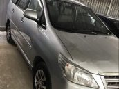 Cần bán lại xe Toyota Innova năm 2015, màu bạc số sàn
