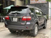 Bán xe Toyota Fortuner sản xuất năm 2010, màu xám số sàn