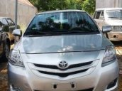 Cần bán Toyota Vios E sản xuất năm 2010, màu bạc số sàn