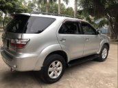 Cần bán lại xe Toyota Fortuner đời 2010, màu bạc xe gia đình