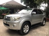 Cần bán lại xe Toyota Fortuner đời 2010, màu bạc xe gia đình