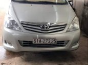 Bán gấp Toyota Innova đời 2010, màu bạc
