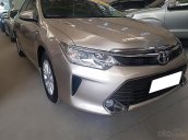 Bán xe cũ Toyota Camry 2.0E đời 2016, màu vàng