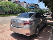 Bán Toyota Vios 2017 số sàn, màu bạc, gia đình đi kỹ