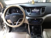 Bán Hyundai Tucson 2.0AT bản đặc biệt màu bạc, số tự động, sản xuất cuối 2017, biển Sài Gòn 1 chủ