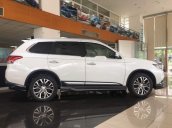 Cần bán xe Mitsubishi Outlander năm 2019, màu trắng, 808 triệu