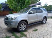 Bán xe Toyota Fortuner năm 2011, màu bạc số tự động