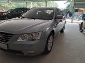 Cần bán lại xe Hyundai Sonata 2.0 AT năm sản xuất 2010, màu bạc 