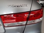 Cần bán lại xe Hyundai Sonata 2.0 AT năm sản xuất 2010, màu bạc 