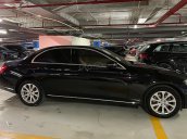 Cần bán xe Mercedes E200 sản xuất 2017, màu đen
