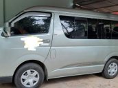 Gia đình bán xe Toyota Hiace đời 2011, màu xanh ngọc