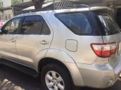 Chính chủ bán Toyota Fortuner đời 2011, màu bạc số tự động