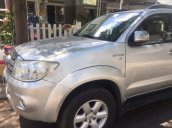 Chính chủ bán Toyota Fortuner đời 2011, màu bạc số tự động