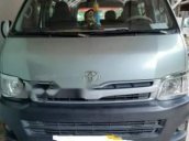 Gia đình bán xe Toyota Hiace đời 2011, màu xanh ngọc