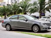 Cần bán xe Mercedes E300 sản xuất 2010, màu bạc