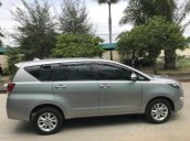 Cần bán xe Toyota Innova 2017 số sàn, màu bạc